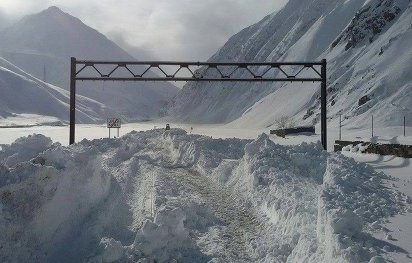 На КПП "Верхний Ларс" скопилось 700 грузовых машин, глава Минтранса Армении посоветовал ждать улучшения погодных условий